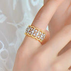 Etninis dviejų atspalvių moteriškas žiedas su ažūriniais raštais